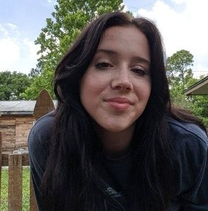 Meet your Posher, Alexis